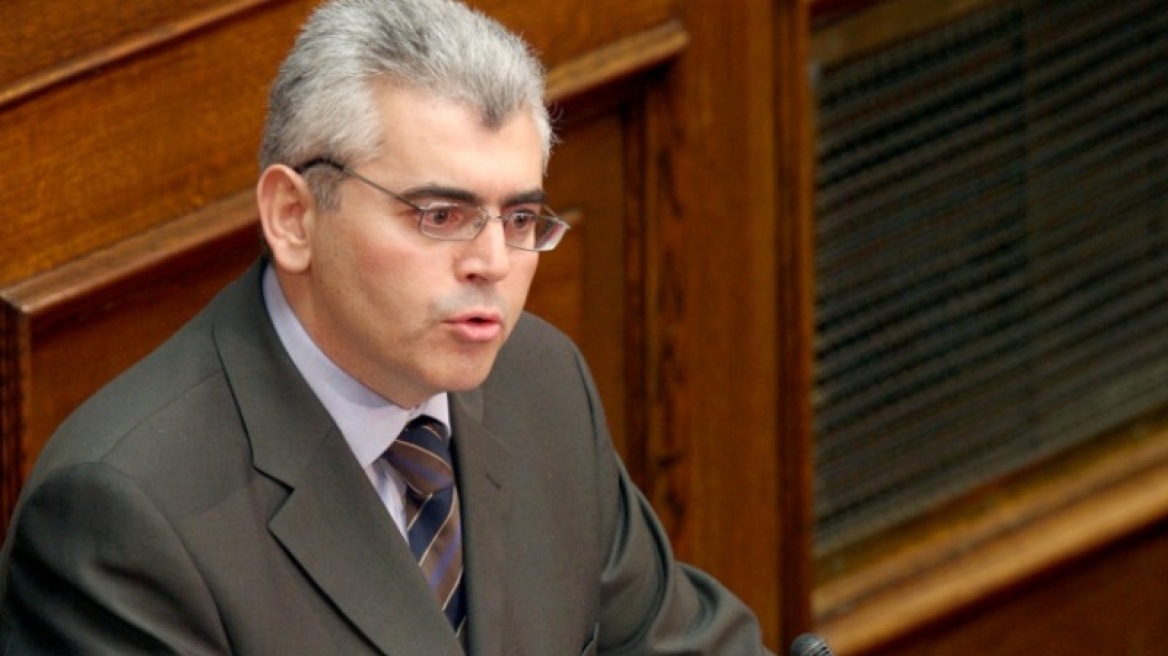 Ο Χαρακόπουλος απειλεί ότι θα καταψηφίσει το αντιρατσιστικό 